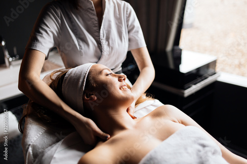 Εκτύπωση καμβά Beautiful woman enjoying massage