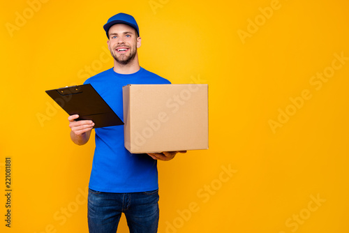 Εκτύπωση καμβά Portrait of handsome attractive cheerful bearded mailman, postma