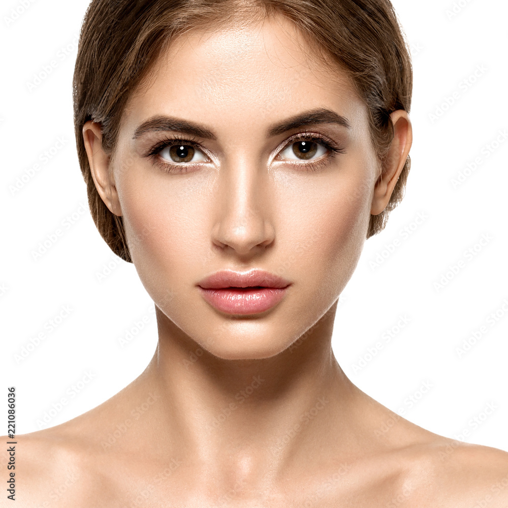 Fototapeta premium Beautiful woman face with healthy skin and beauty eyes lips brunette