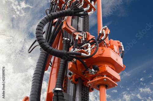 Foto Elements of Hydraulic crawler oil drill machine on blue sky