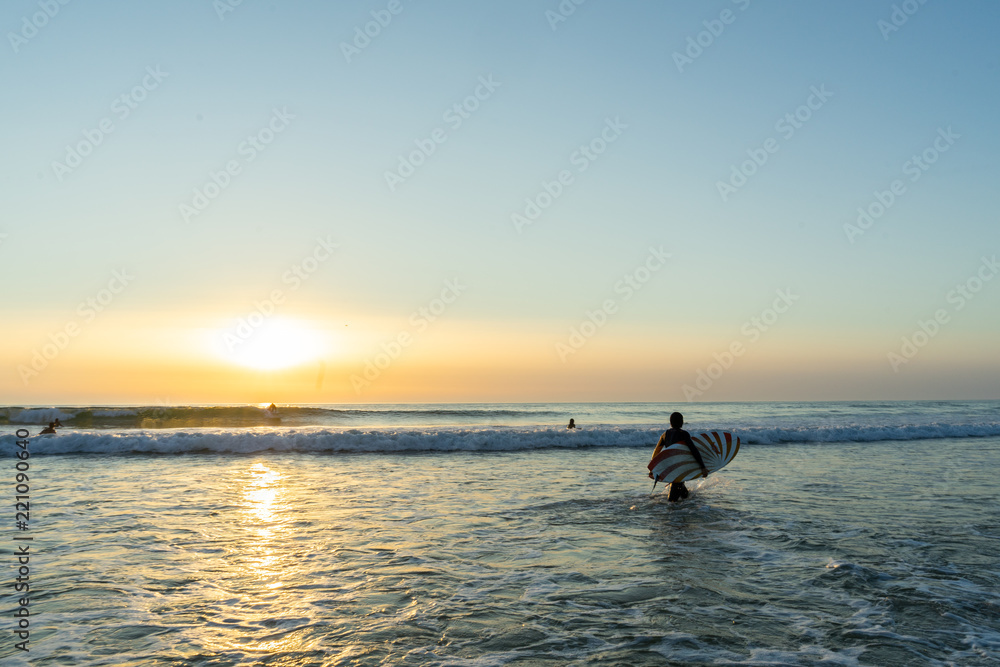 Surfeur au coucher de soleil - Hossegor