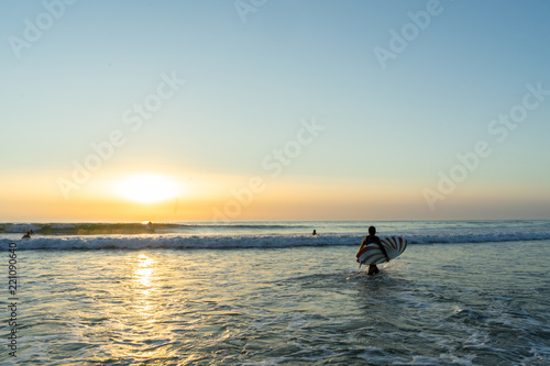 Surfeur au coucher de soleil - Hossegor