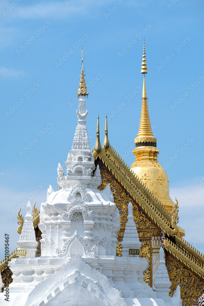 Fototapeta premium Wat Phra That Hariphunchai Temple