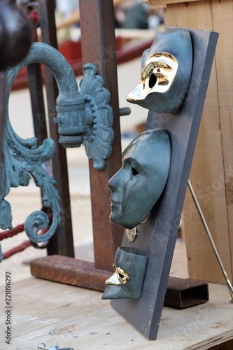 la scultura e la maschera