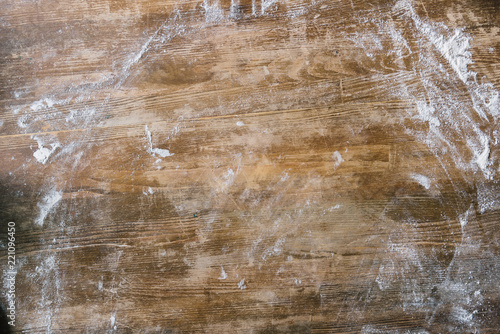 Tela top view of rustic wooden table covered with flour