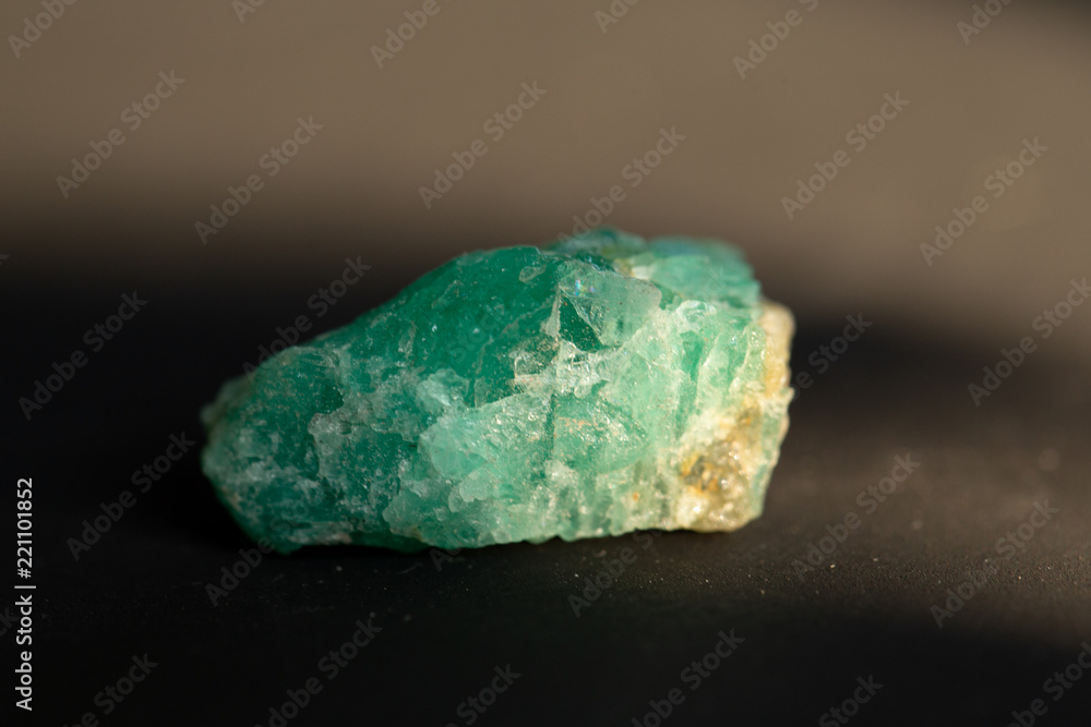 Emerald raw form Emerald raw form