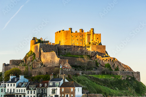 Bild auf Leinwand Mount Orgueil Castle (Gorey Castle, built 1204 - 1450), overlooking Grouville Bay in the small town of Gorey, Jersey, Channel Islands, United kingdom