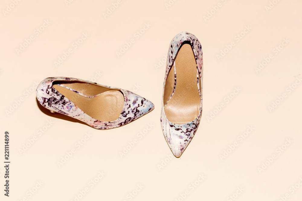 Fototapeta premium floral pump hight heeled on pink background