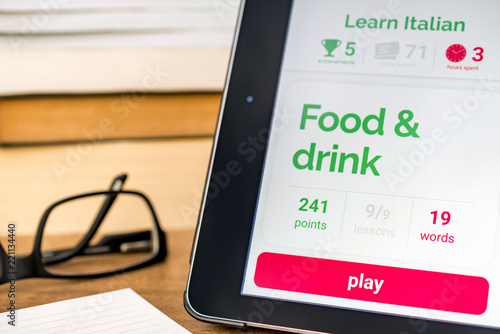 Learning Italian with language learning app on a tablet: gamification of language learning	