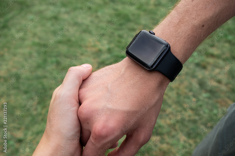 Human hand wearing smart watch. Wearable gadget concept. A couple holding  hands. Closeup foto de Stock | Adobe Stock