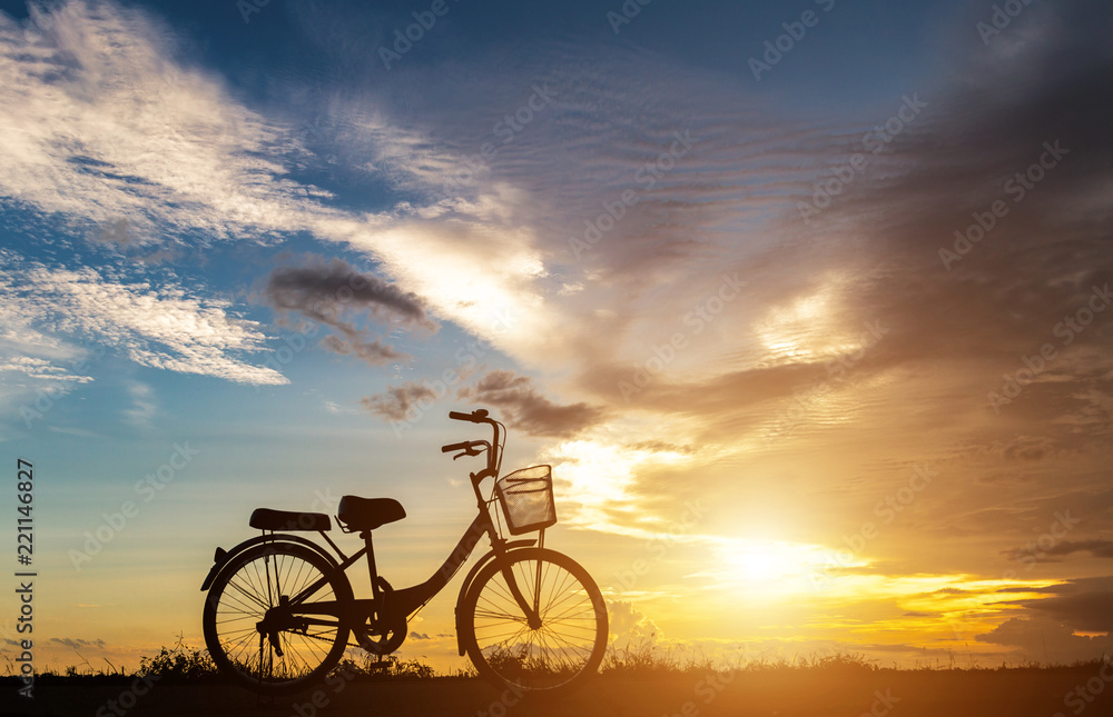 Fototapeta premium Silhouette of a bicycle