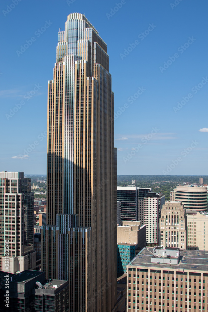 Fototapeta premium Tall Building with skyline in Minneapolis
