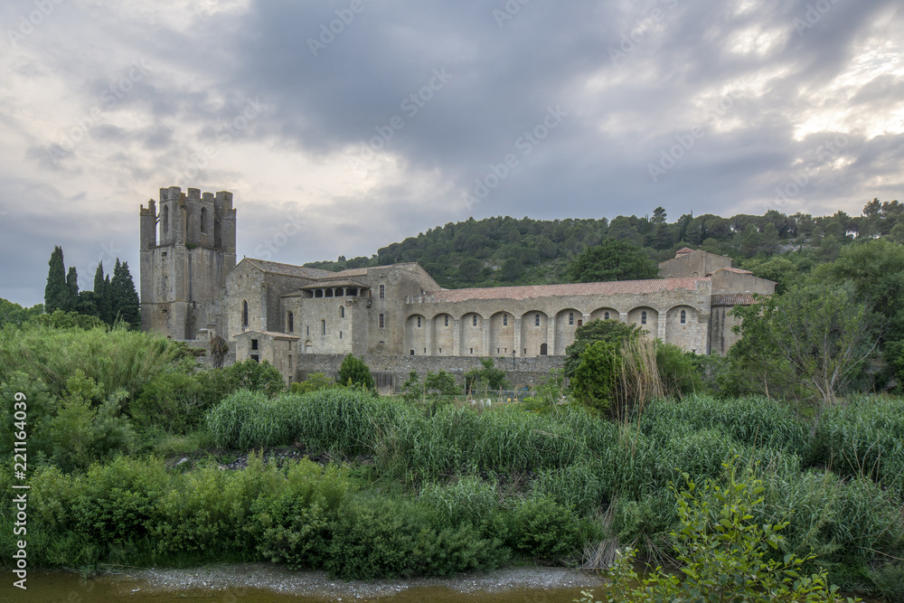  Abadia de Santa Maria de Lagrasse en el sur de  France.