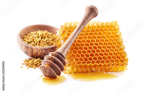 Honey with honeycomb and pollen