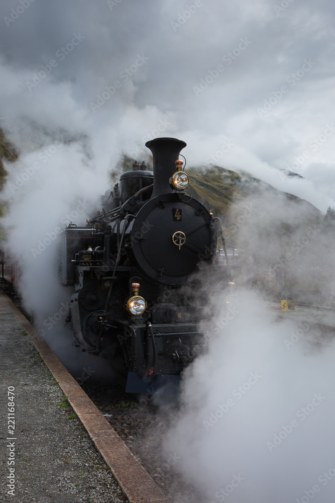 Furka Dampflokomotive in Realp in der Schweiz