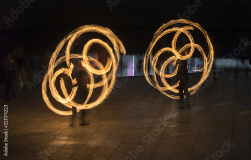 Konstfotografi Fire Spinning Duo
