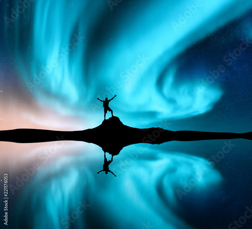 Northern lights and silhoue...