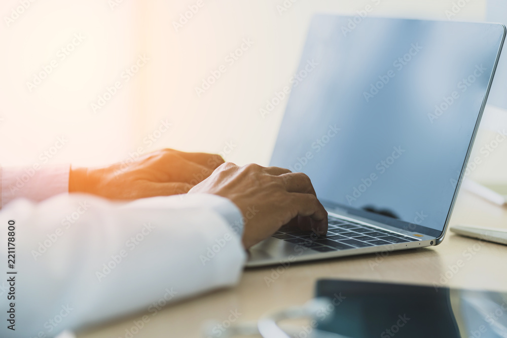 Fototapeta premium close up hand with laptop doctor working in clinic