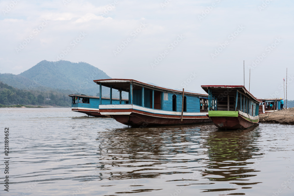 Laos - Luang Prabang - Fahrt auf dem Mekong zu den Pak Ou Höhlen Laos - Luang Prabang - Fahrt auf dem Mekong zu den Pak Ou Höhlen