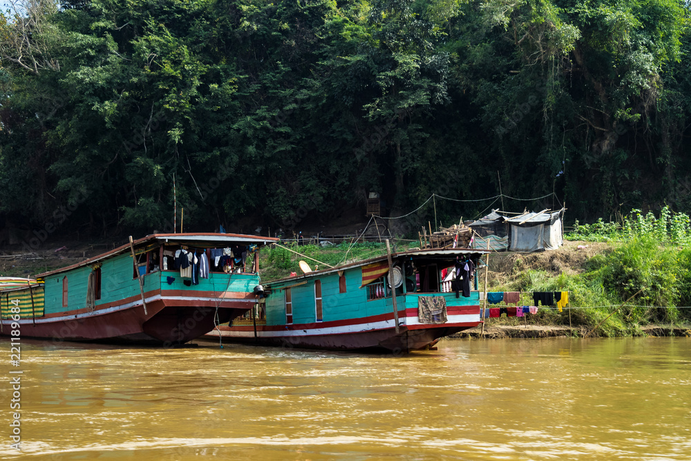 Laos - Luang Prabang - Fahrt auf dem Mekong zu den Pak Ou Höhlen