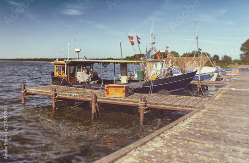 Fischerboote, Fischkutter, Boote, am Steg in Kamminke - Insel Usedom - Retro Look