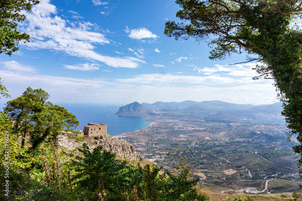 Obraz premium Very nice, colorful view from Erice (mountain town near trapani, Sicily, Italy) on a sunny day during the holidays
