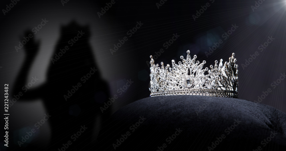 Diamond Silver Crown for Miss Pageant Beauty queen Contest, Crystal Tiara  jewelry decorated gems stone and abstract dark background on black velvet  fabric cloth, Macro photography copy space foto de Stock