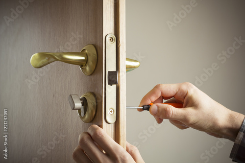 Master repairs the lock and handle on the doors. 