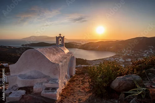 Obraz Zmierzch nad wyspą Ios w morzu egejskim na Cyklady, Grecja