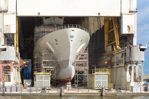 Restauriertes Schiff auf einer Werft