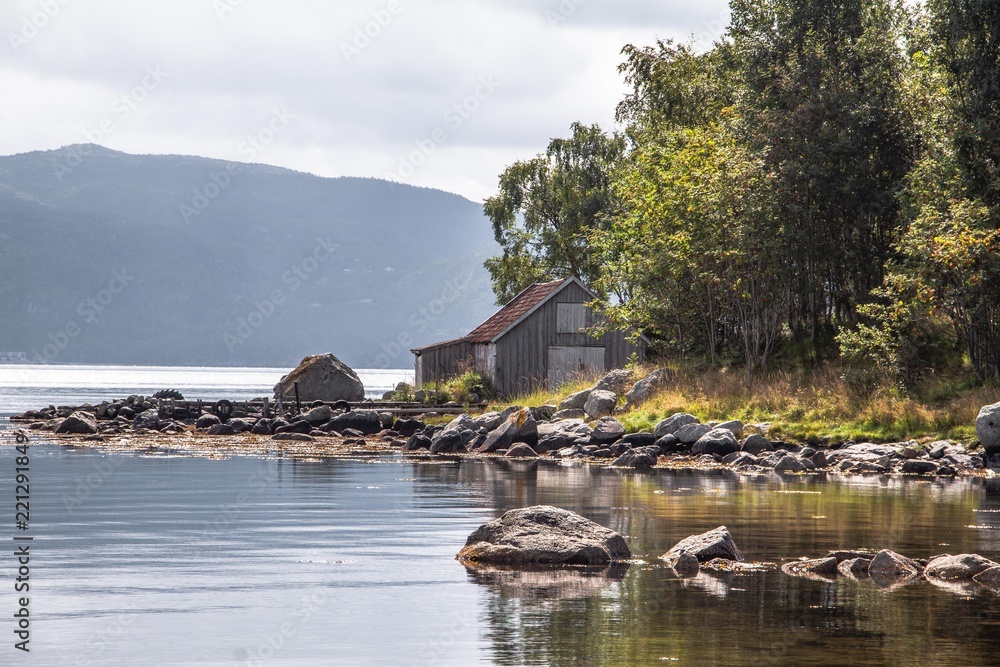 Fototapeta premium Spaziergang am Fjord