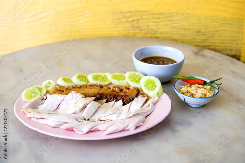 Φωτογραφία Fried pock and boiled chicken, fillet on a plate with a slice of cucumber to eat