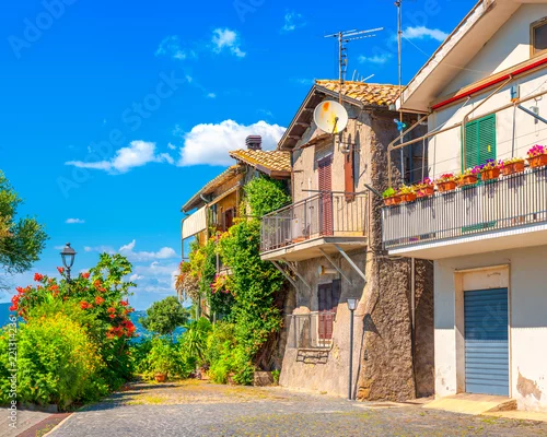 Obraz Stara ulica w historycznej części włoskiego miasta, Lazio. Włochy