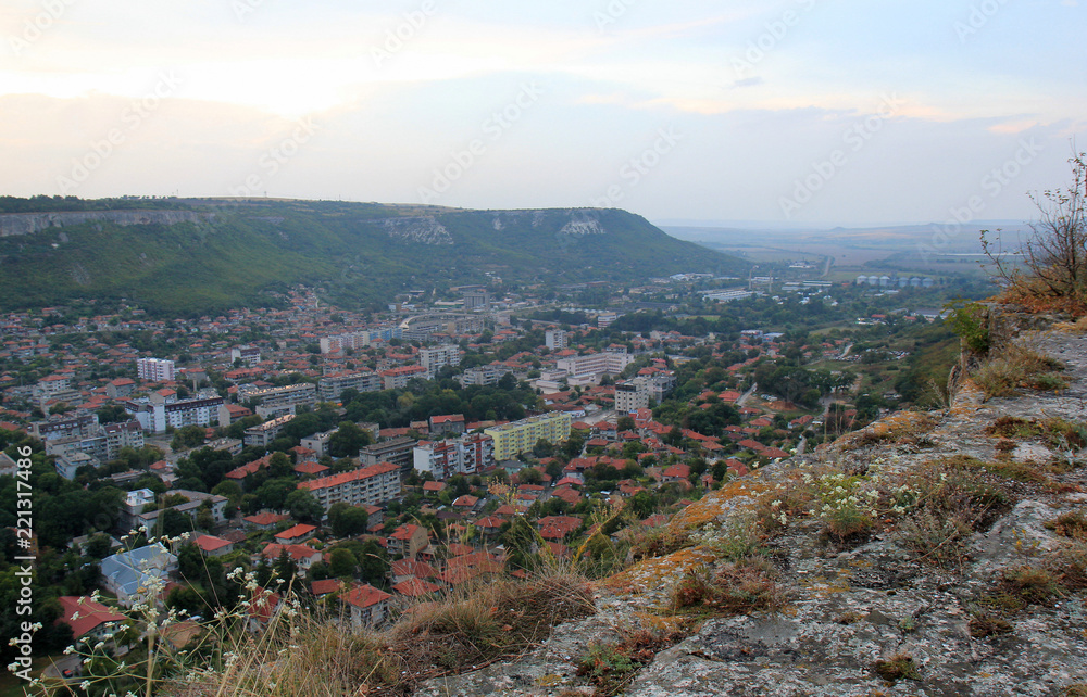 Вид на г. Провадия с высоты крепости Овеч (Болгария) 