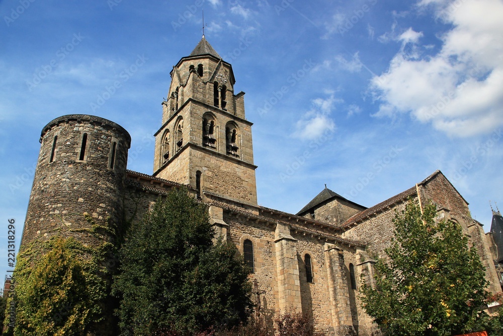 Eglise abbatiale saint pierre d'Uzerche (Corrèze) Eglise abbatiale saint pierre d'Uzerche (Corrèze)