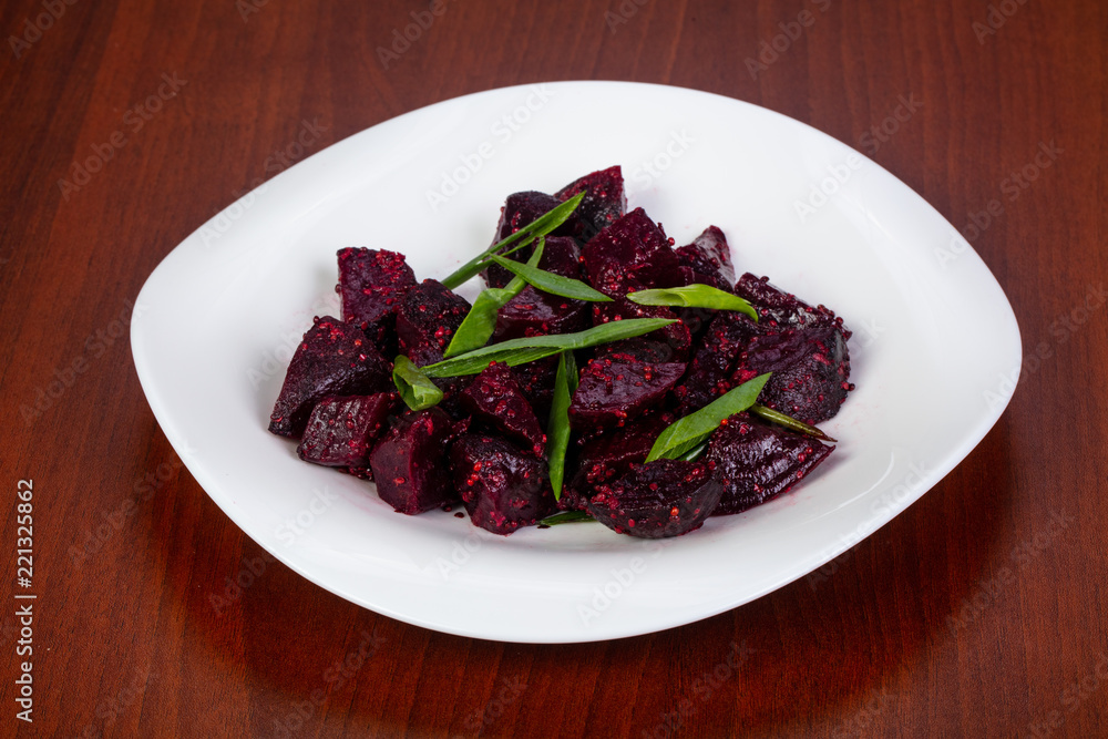 Beetroot salad with onion