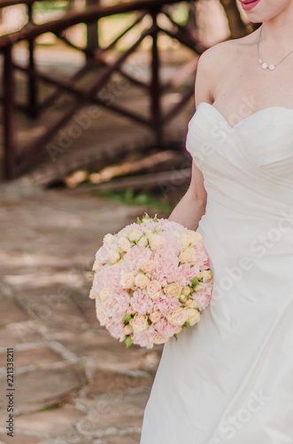 wedding photo session, wedding day, love, bride with bouquet