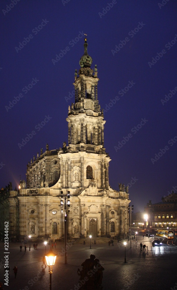 Dresden Schlosskirche bei Nacht