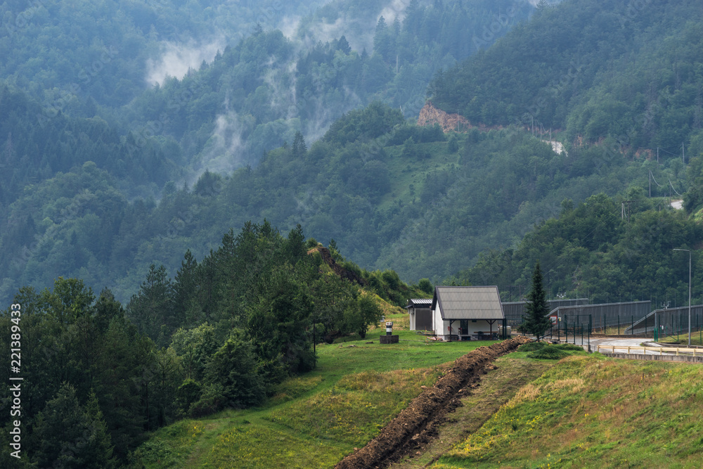Obraz premium Serbian landscape view on foggy forest mountains after rain near Zaovine lake