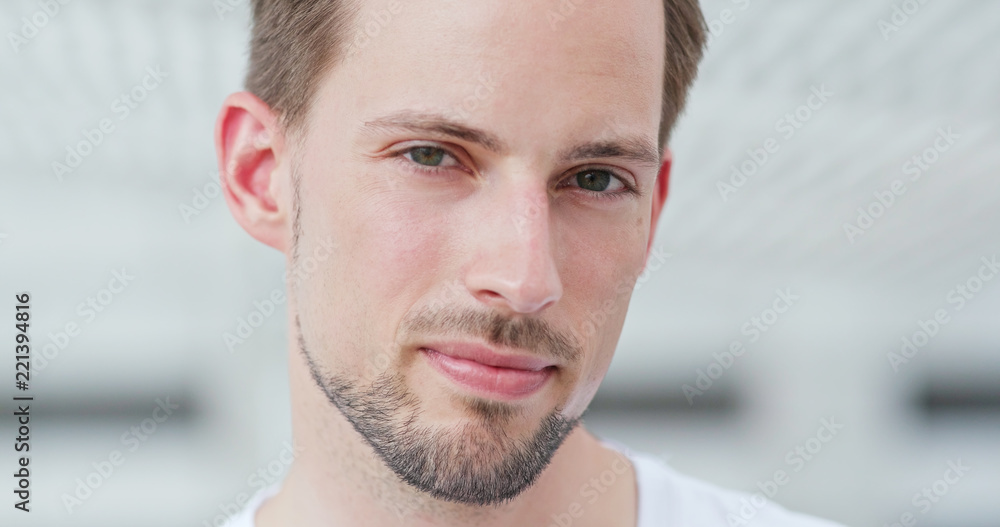 Obraz premium Caucasian man smiling