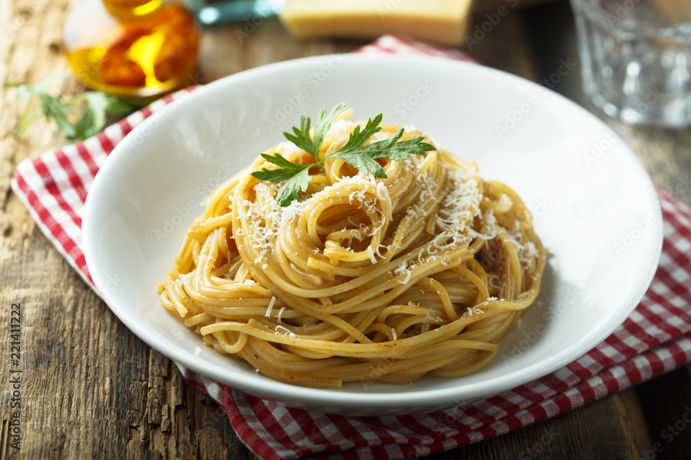 Spaghetti with tomato sauce and cheese
