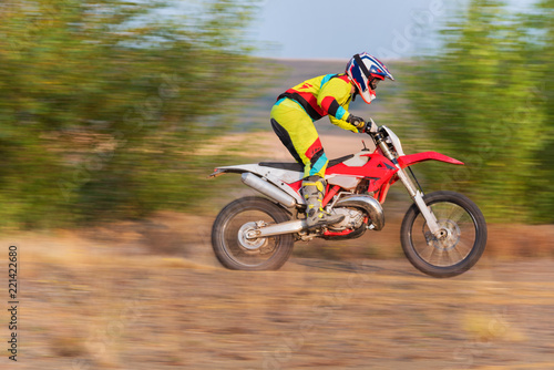 Rider motocross robi wheelie