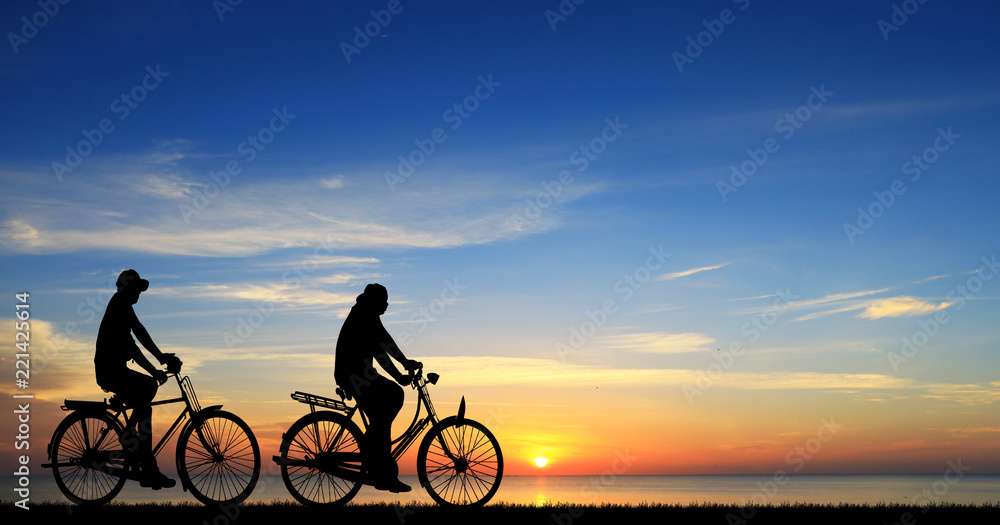 Fototapeta premium Silhouette group bike relaxing on sunrise