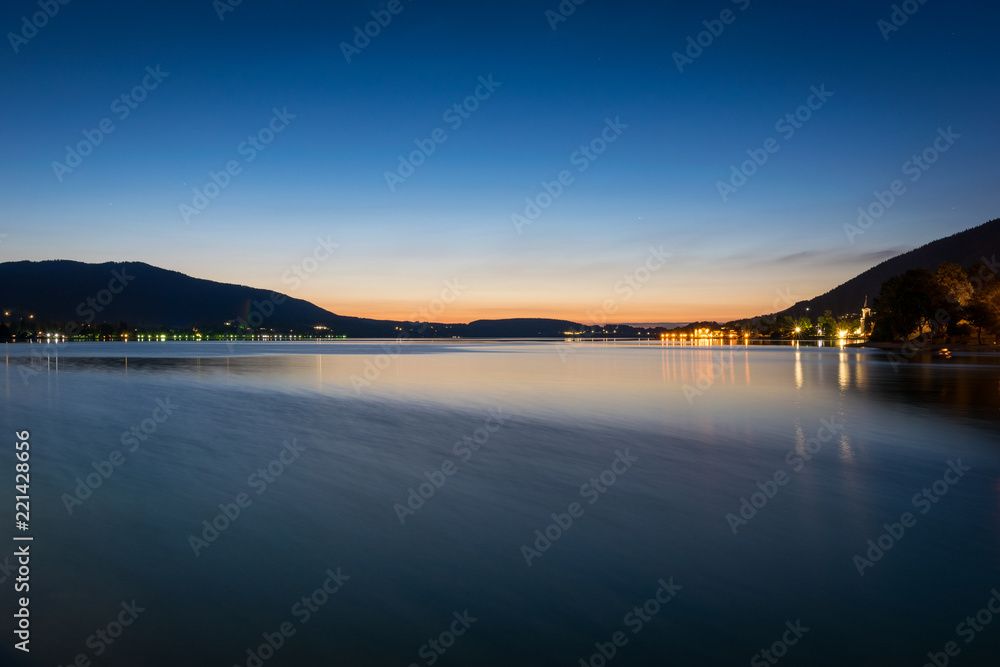 Abend am Tegernsee in den Alpen in Bayern