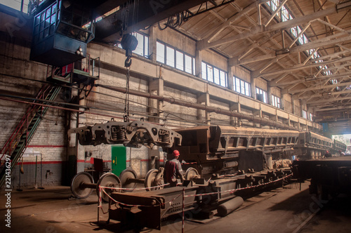 Fotografie In the workshop for the repair of railway wagons, the wheel carts are assembled