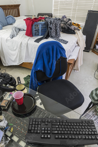 Messy, cluttered teenage bo...