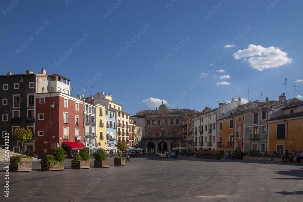 paseo por las calles de la ciudad de Cuenca, España
