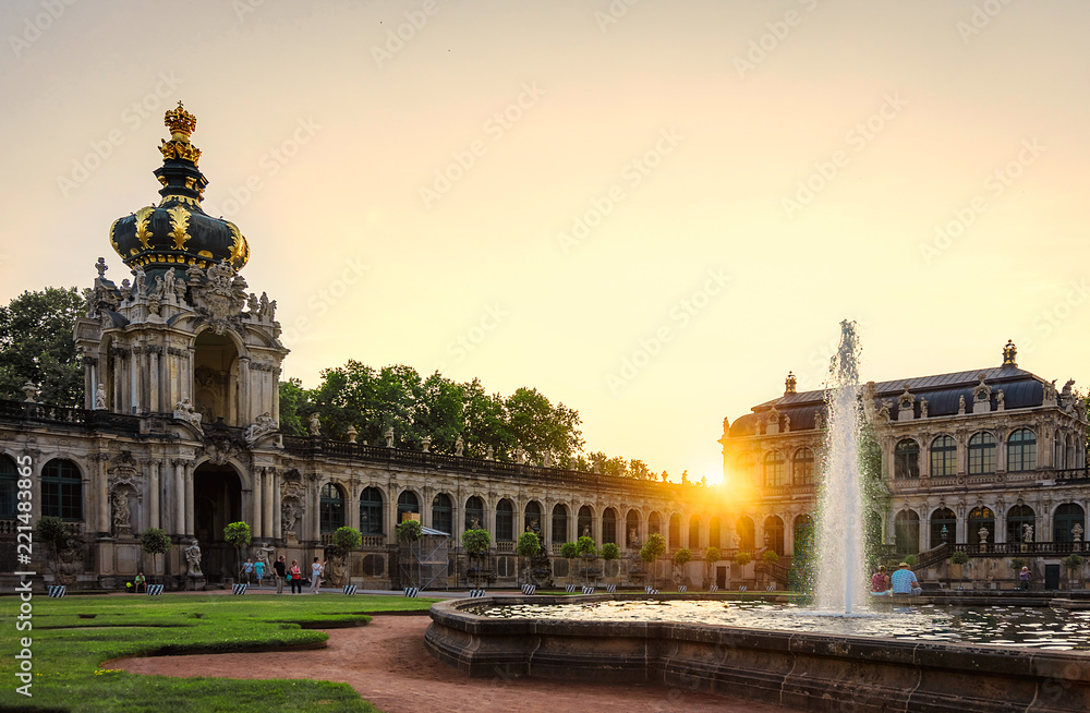 Zwinger Dresden bei Sonnenuntergang