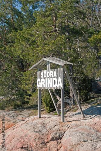 Willkommensschild auf der Schäreninsel Södra Grinda photo