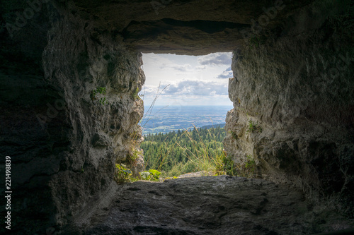 Hirschenstein 2018-6 Blick aus einem Fenster des Aussichtsturms am Hirschensteins auf den Gäuboden.